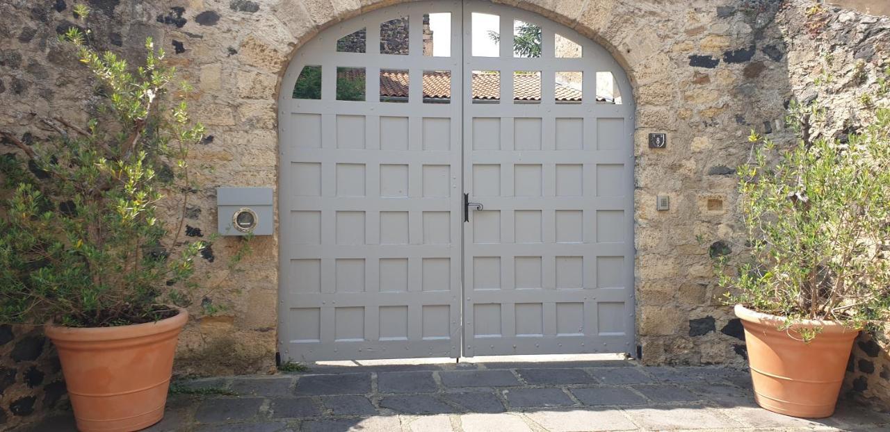 Saint-Saturnin  La Tour Noble B&B 외부 사진