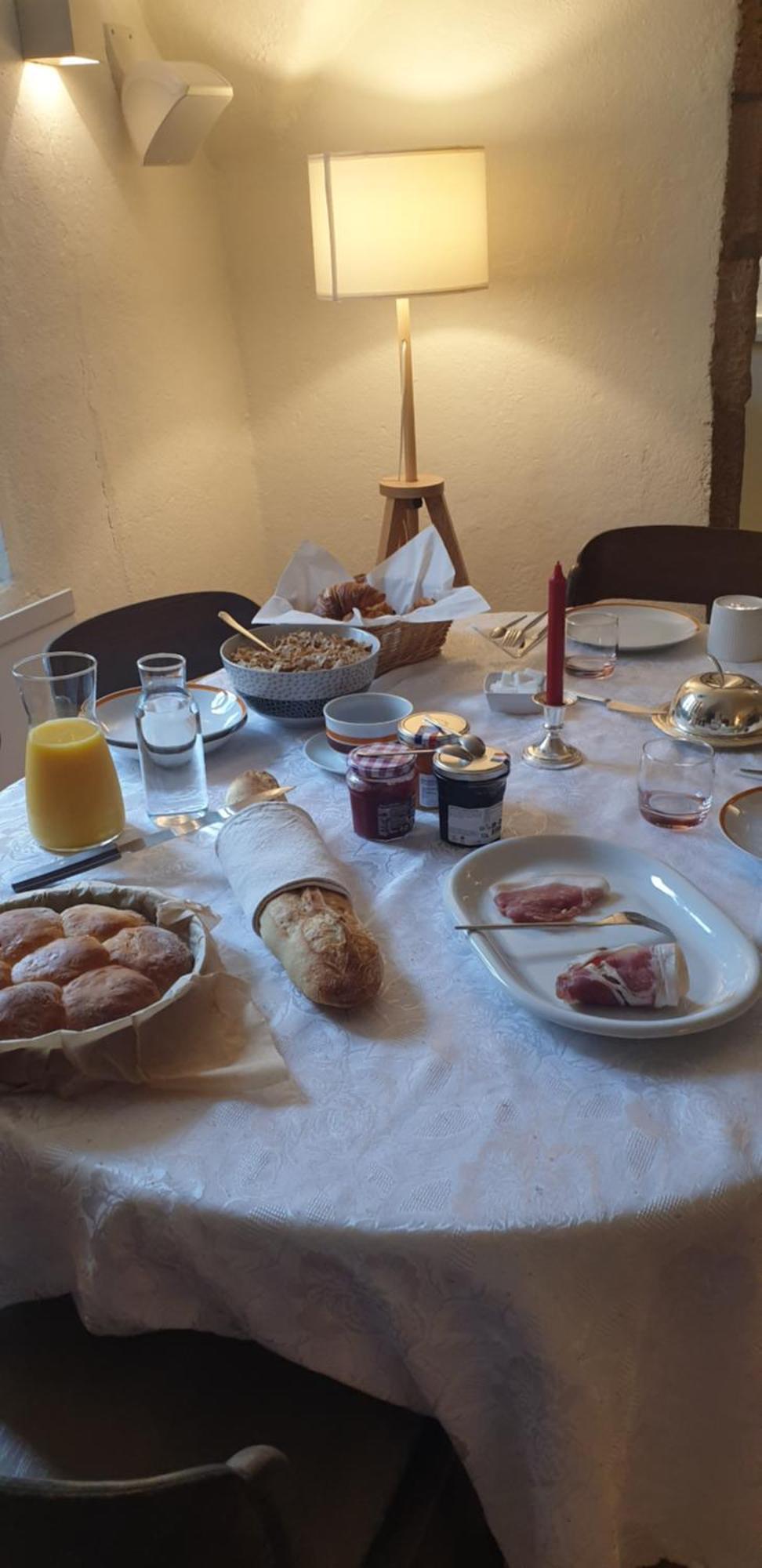 Saint-Saturnin  La Tour Noble B&B 외부 사진